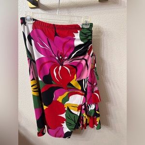 JUST IN TIME FLORAL SKIRT W TIERED SIDE DETAIL SIZE SMALL